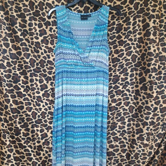 Casual dress with coordinating shrug - Picture 2 of 12